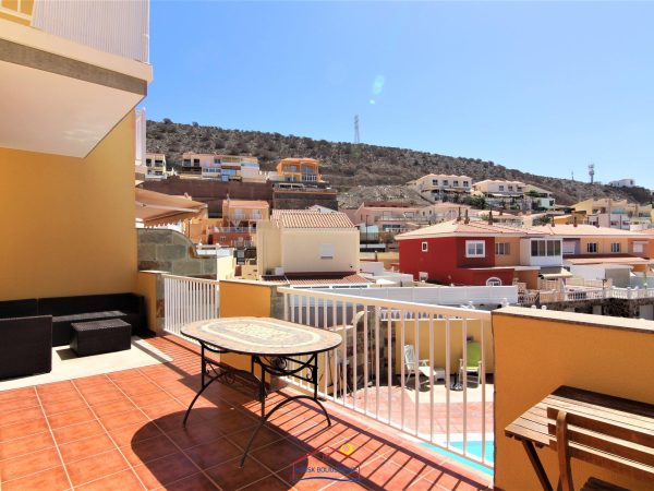 Se vende casa grande adosada con piscina privada en Arguineguín, Gran Canaria