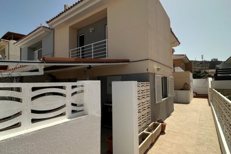 Se vende casa adosada espaciosa en Arguineguín, Gran Canaria