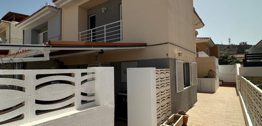Se vende casa adosada espaciosa en Arguineguín, Gran Canaria